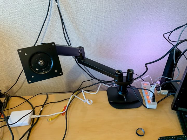 モニターアーム