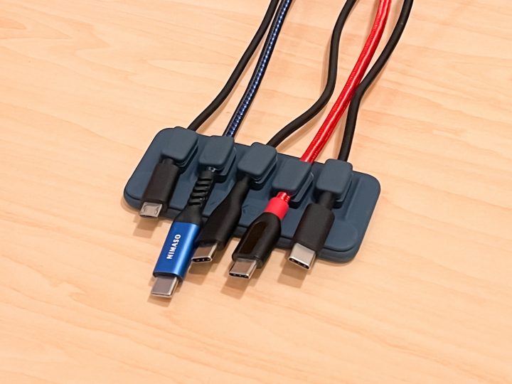  ケーブルホルダー Anker Magnetic Cable