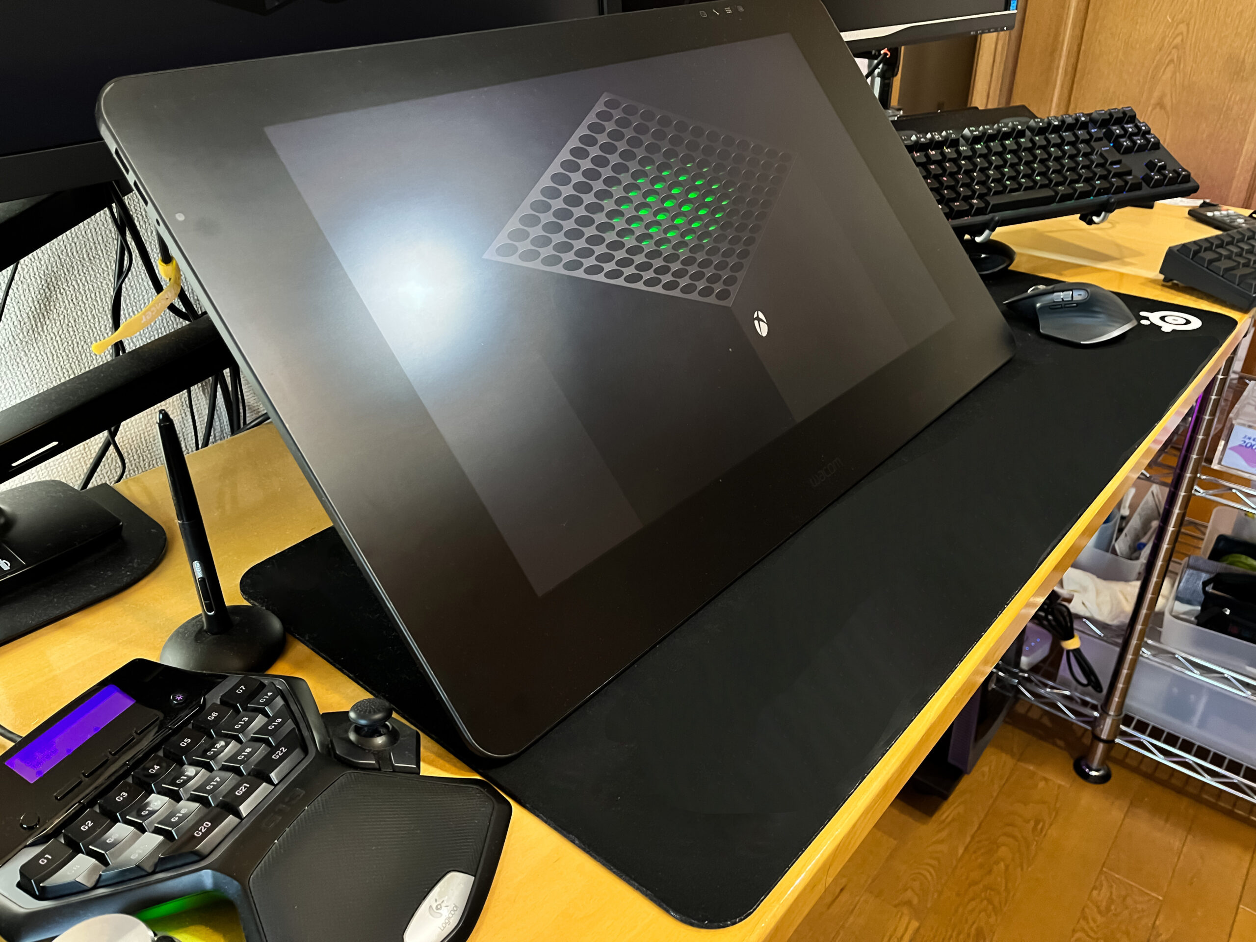Cintiq pro 24 touch +VESAマウント Wacom VESA Mount | Cintiq Pro 24 & 32